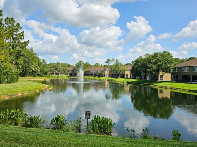 Building Photo - 2 Bedroom, 1.5 bath townhome in gated comm...