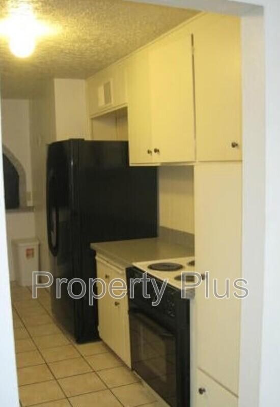 Building Photo - 1228 S McKemy St