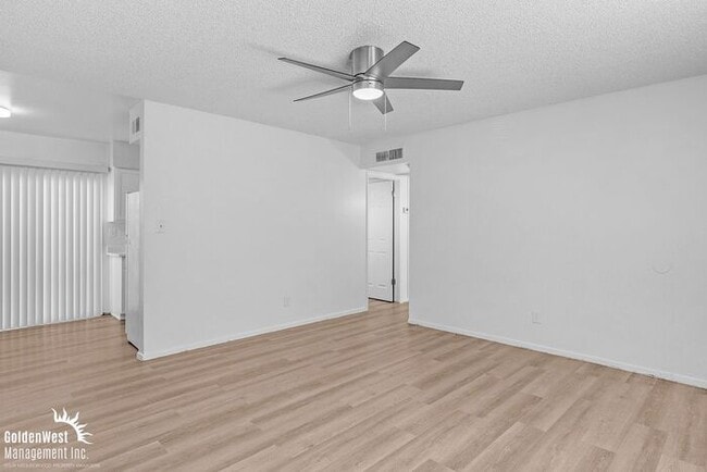 Building Photo - Cozy 2Bdm 1Ba Townhome in Great Location