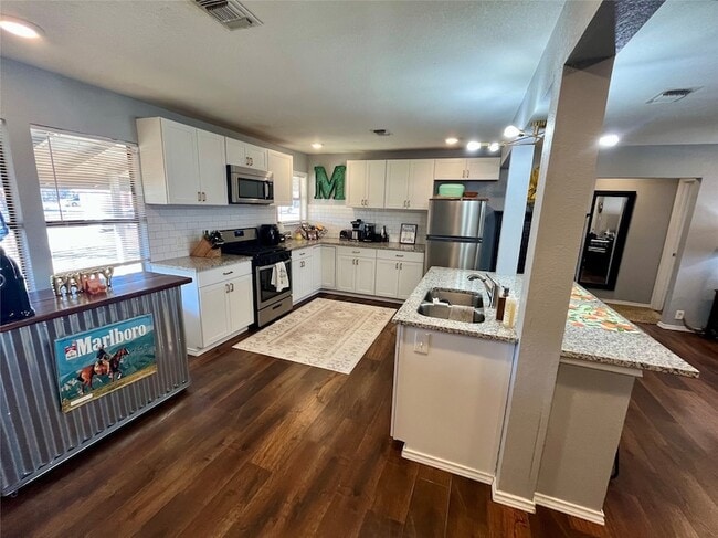 Building Photo - 715 North Ave