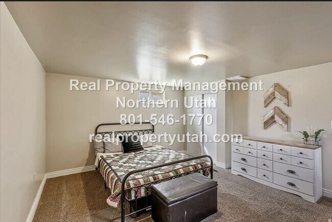 Building Photo - 6075 S 2125 W