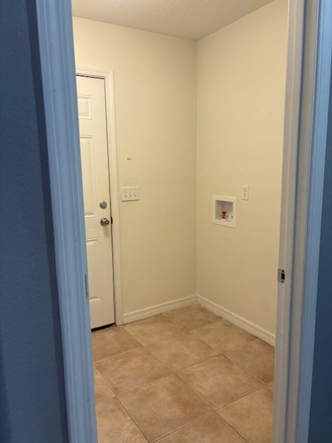 Building Photo - 1831 Sundown Dr