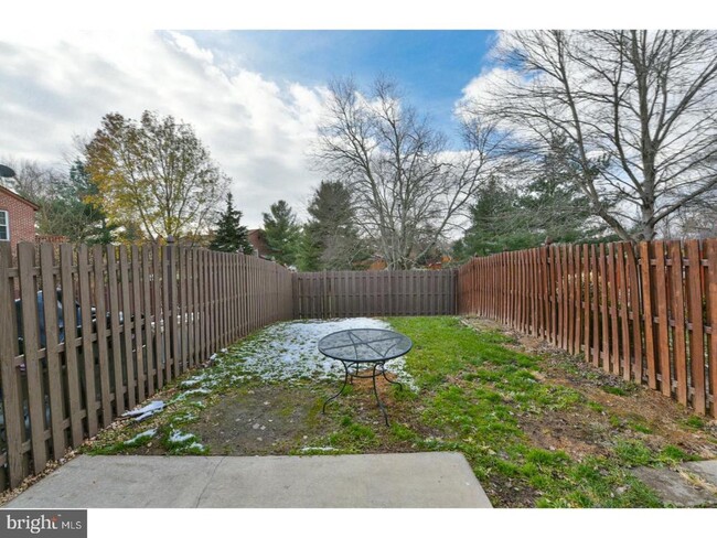 Building Photo - 126 Hawthorne Ct