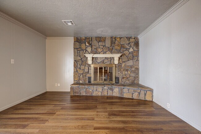 Building Photo - 910 Garver St