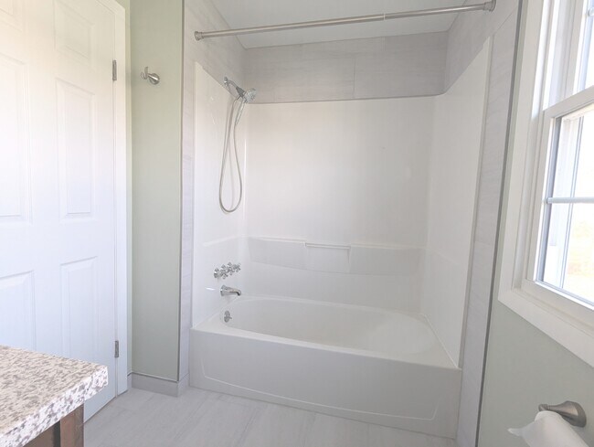 Main Bathroom - 9 Willowick Dr