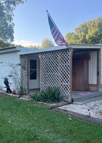 Building Photo - Elm St