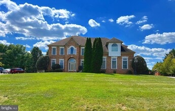 Building Photo - 11018 Shalom Ln