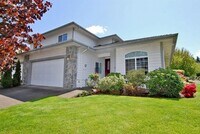 Building Photo - 3bd/2ba With Beautiful Private Fully Fence...