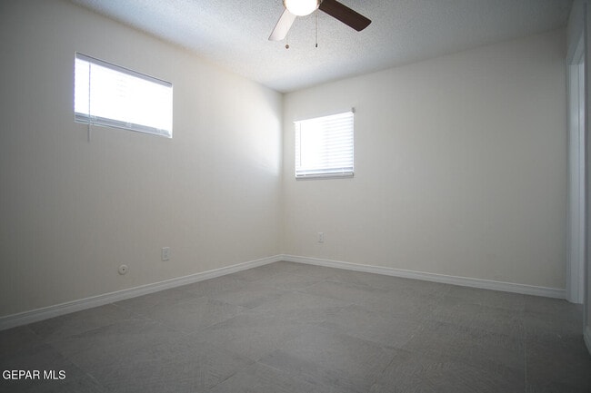 Building Photo - 4573 Bobolink Way