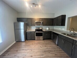 Building Photo - 3-Bedroom Townhome Covington