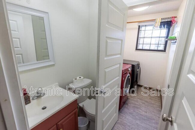 Building Photo - 716 N Whispering Oak Cir