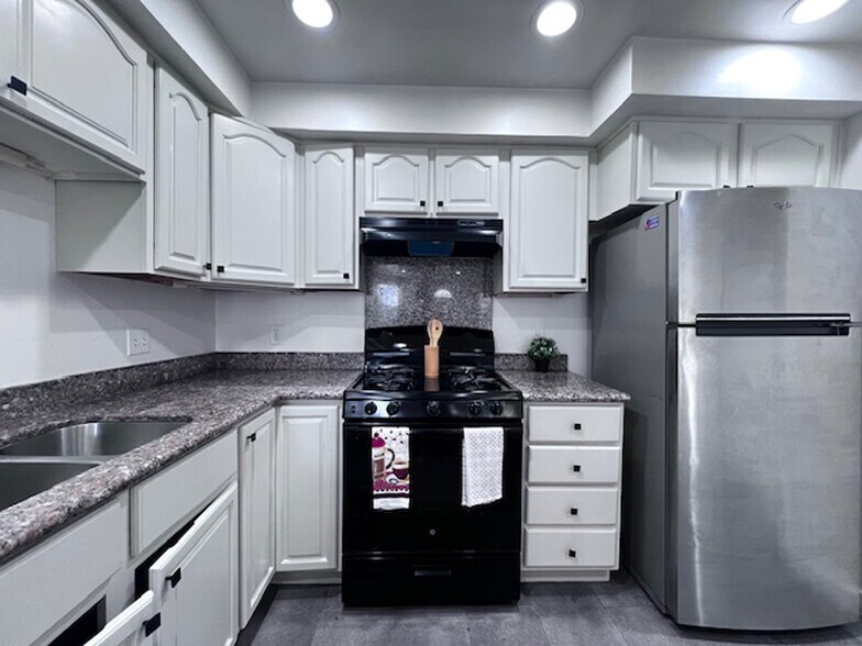 Building Photo - 731 Willow St