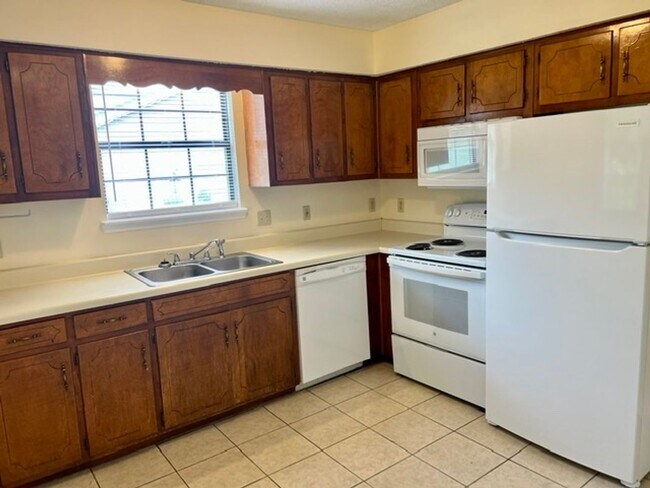 Building Photo - 3x2 Cottage Style Duplex, South Murfreesboro