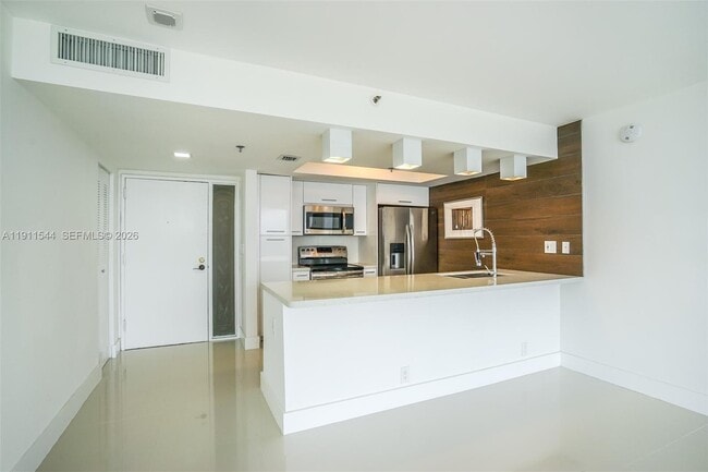 Building Photo - 7601 E Treasure Dr