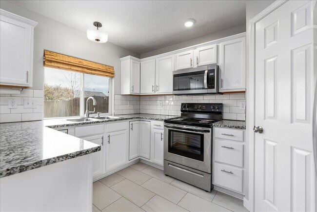 Building Photo - 16640 N Windsor Ln