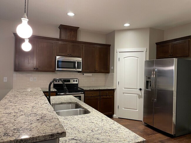 Building Photo - Spacious 3 Bedroom Home with Fenced Yard, Patio, and 2-Car Garage Near Mill Plain.
