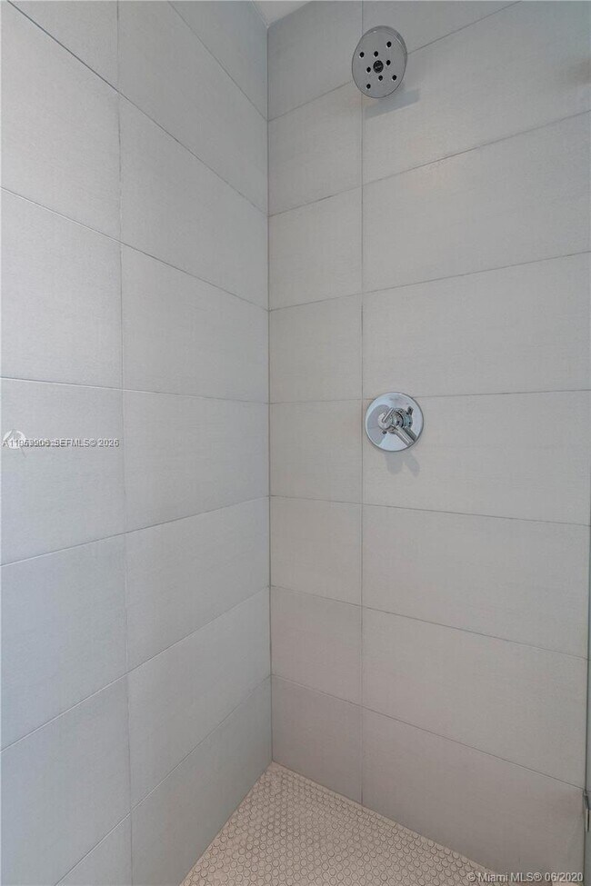 Building Photo - 2900 NE 7th Ave