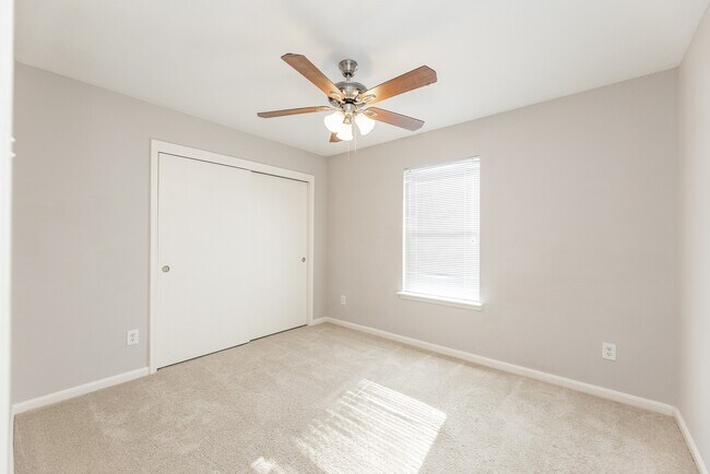 Building Photo - 1006 Vernage Rd