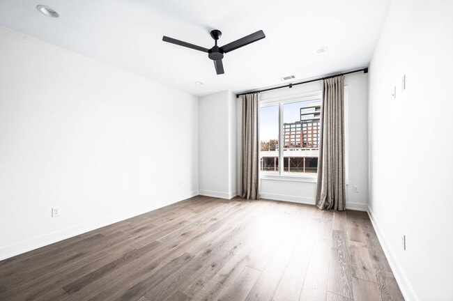 Building Photo - Stunning 3BE/3.5BA brownstone in the heart of historic Germantown!