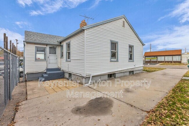 Building Photo - 12 Lakeview Drive