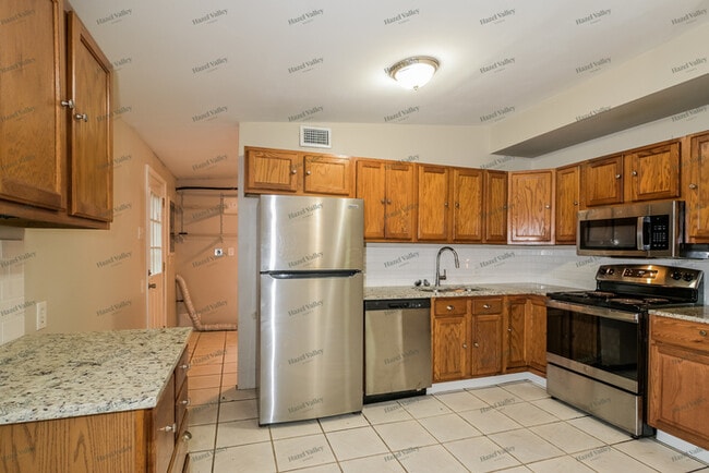 Building Photo - 8318 Sagewood Ln