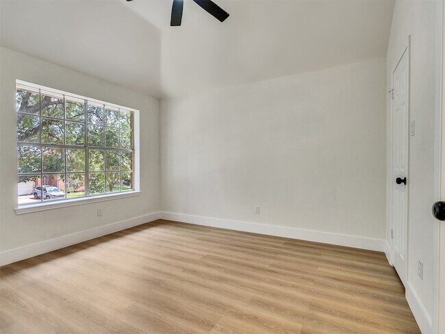 Building Photo - 246 Cedar Elm Ln