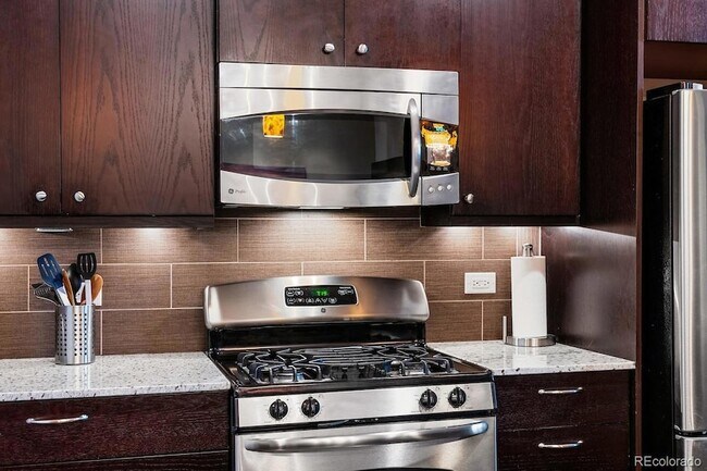 Building Photo - 2001 Lincoln St