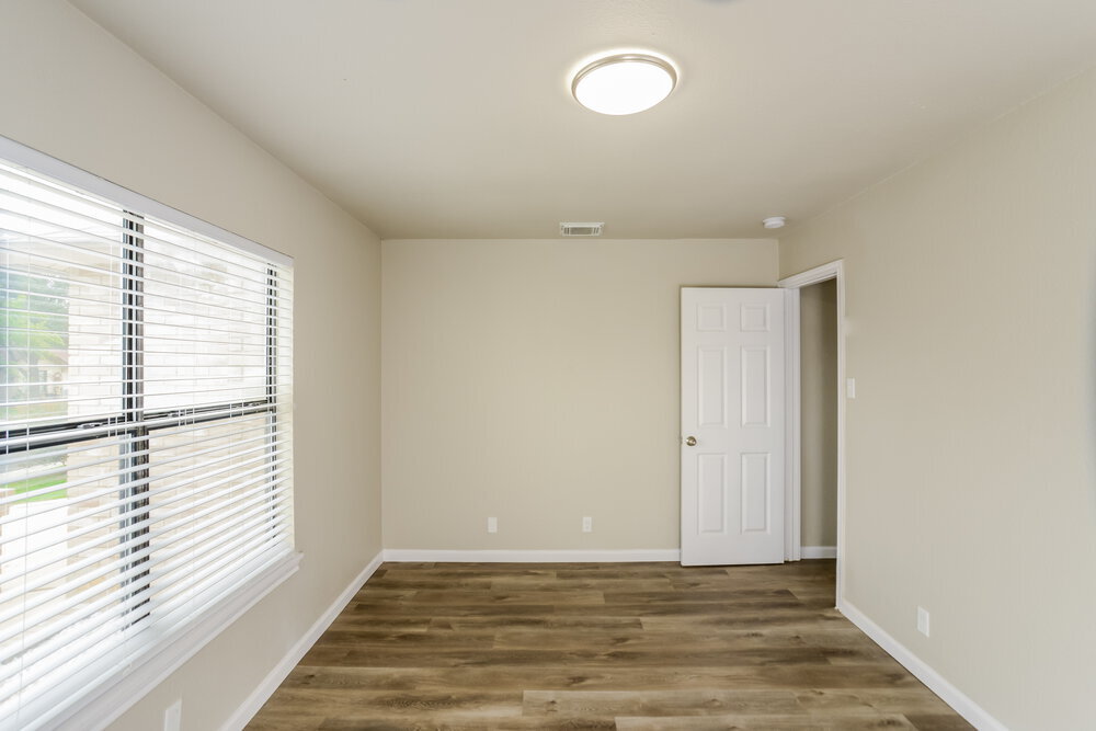 Building Photo - 9124 Gambier Dr