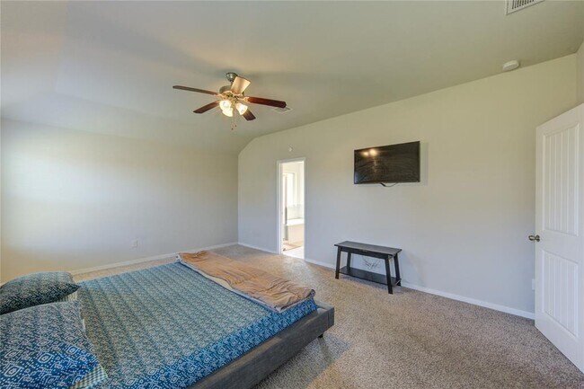 Building Photo - 9011 Hemlock Dr