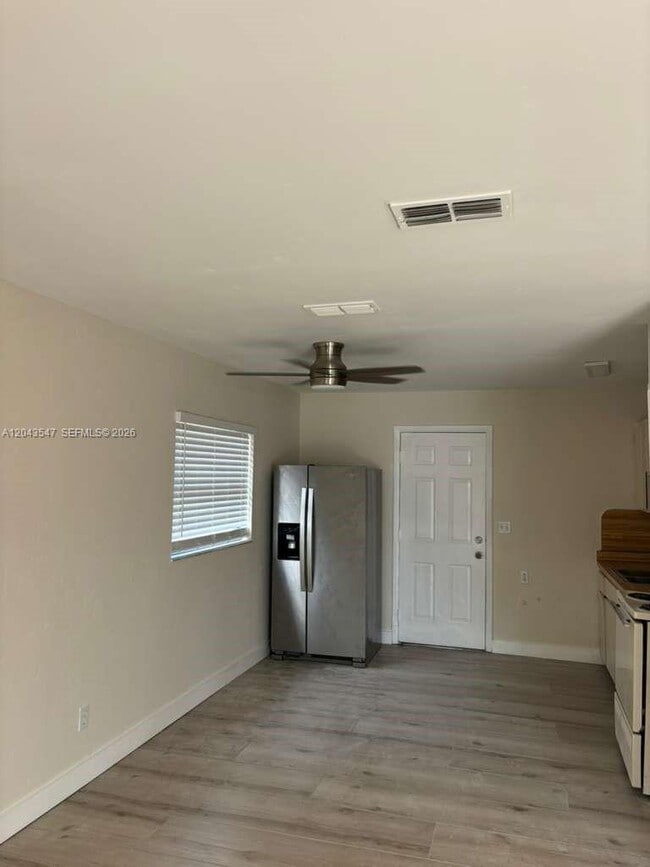 Building Photo - 418 Las Palmas Cir