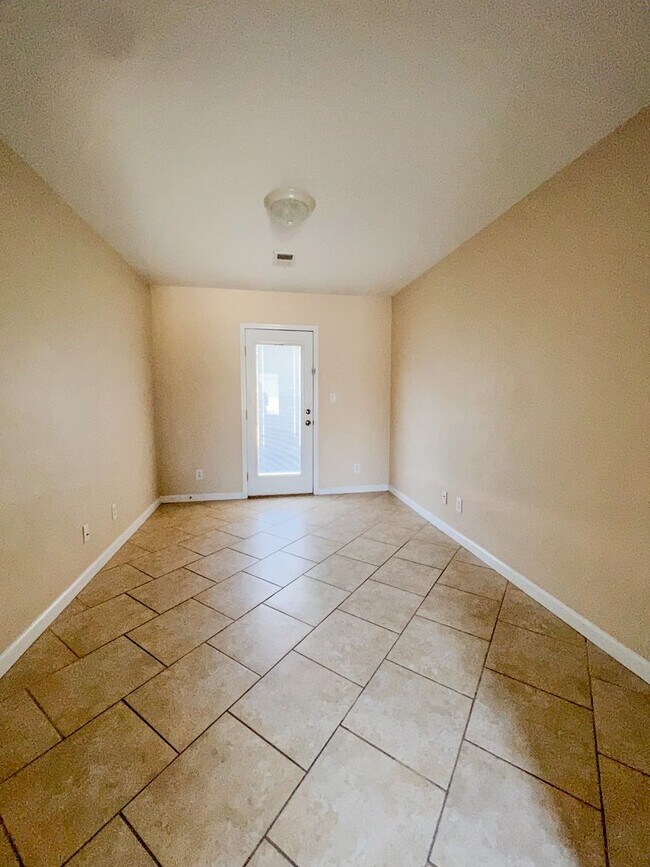 Building Photo - A Beautiful 2 Bedroom Home with Office and 2 Bonus Room