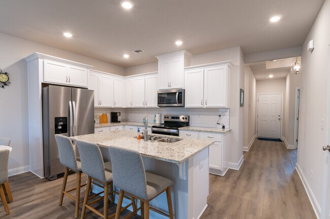 Building Photo - 1091 Primrose Dr