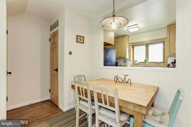 Building Photo - 5320 Pooks Hill Rd