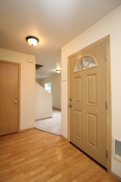 Building Photo - 6731 N Albina Ave