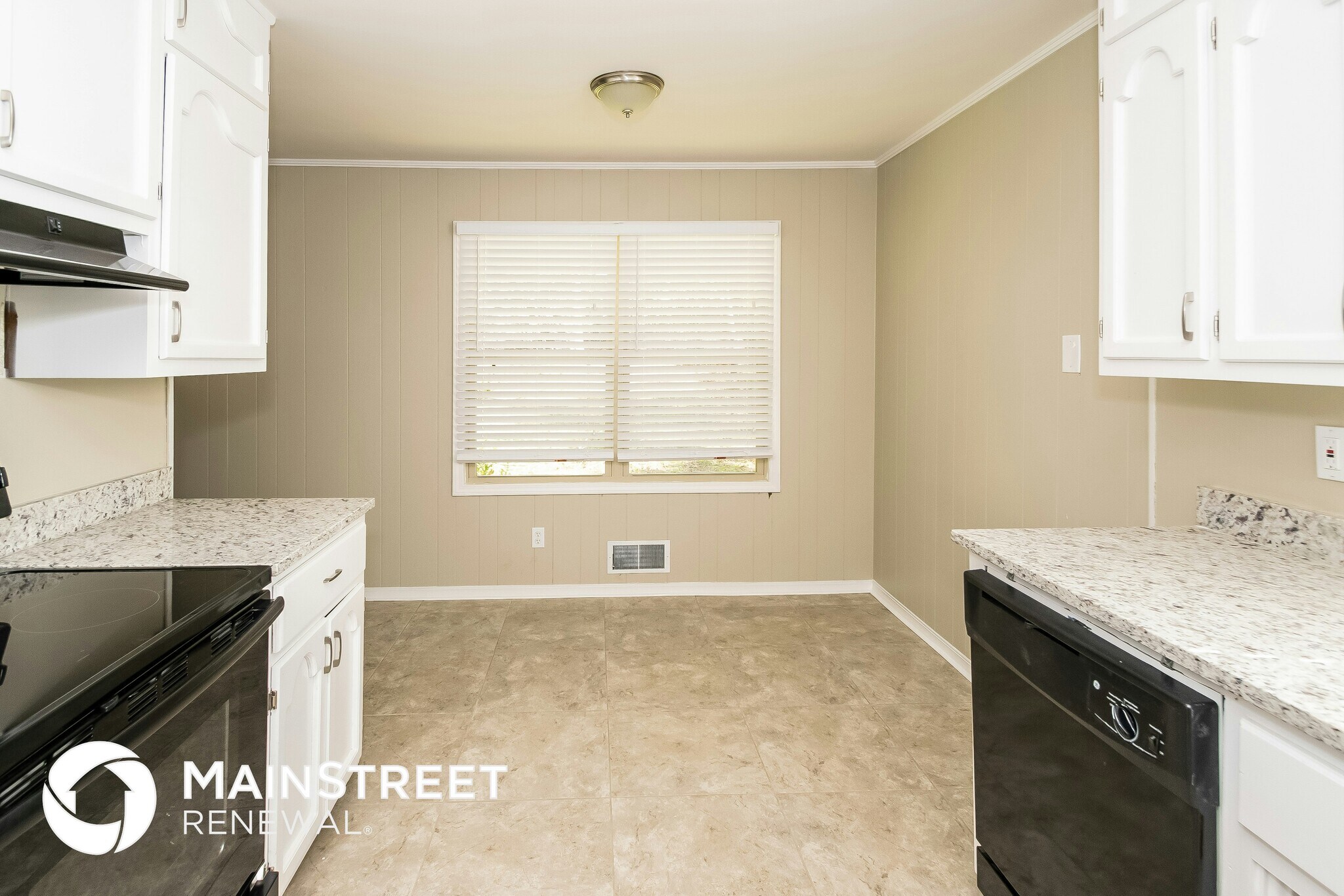Building Photo - 1525 Pine Tree Dr