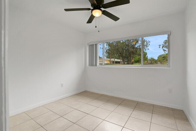 Building Photo - 1034 Sparkman St