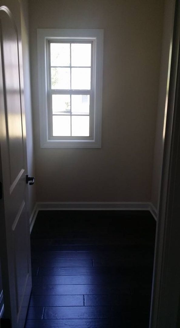 Building Photo - 5 bedroom 4 bath plus Bonus Room and Much More!!