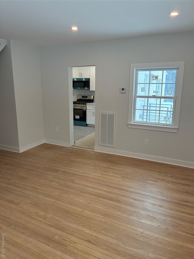 Building Photo - 204 E Shore Rd