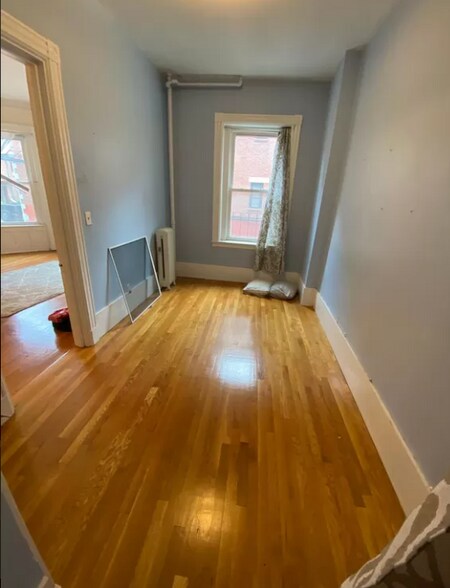 Building Photo - 869 Beacon St