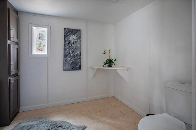 Building Photo - 9874 Lakeshore Dr