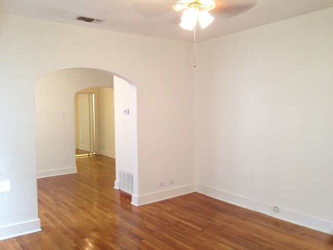 Building Photo - 713 E Elmira St