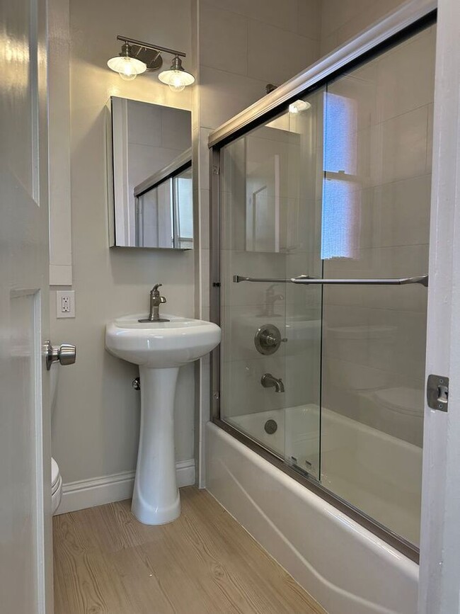 Building Photo - Beautiful Remodeled Mission Studio Apt. (m...