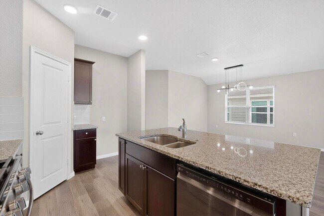 Building Photo - 6806 Bale Ridge