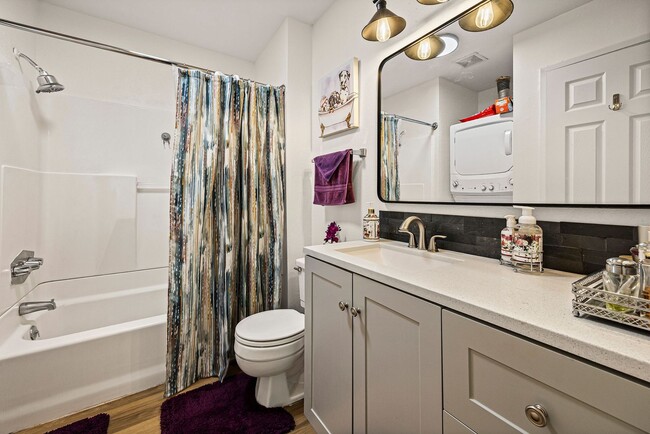 Building Photo - Updated Condo In Richfield Gardens Community!