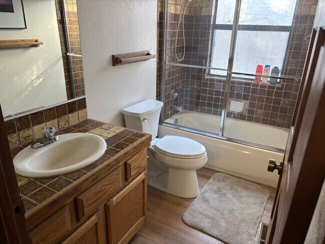 Building Photo - Low Elevation Townhome