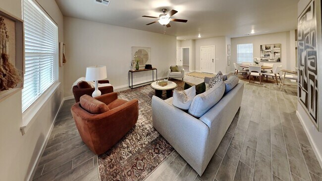 Building Photo - 3 Bedroom 2 Bathroom 2 Car Garage Home in ...