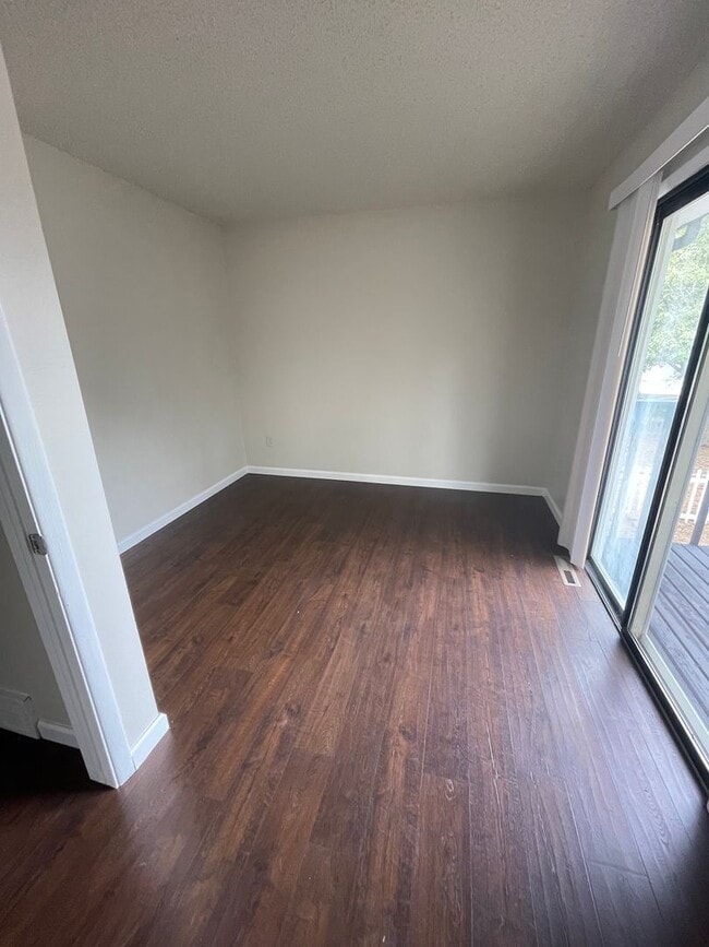 Building Photo - Centaur Village 3 Bedroom/2 Bath Newly Upd...