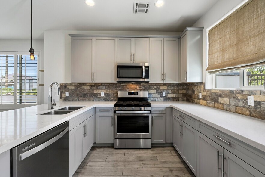 Building Photo - 3030 N 38th St