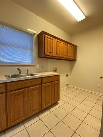 Building Photo - 4763 Red Oak Cir