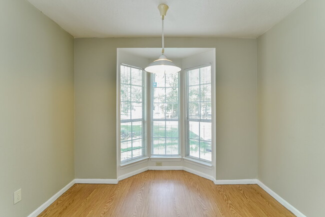 Building Photo - 23 Emery Cliff Pl